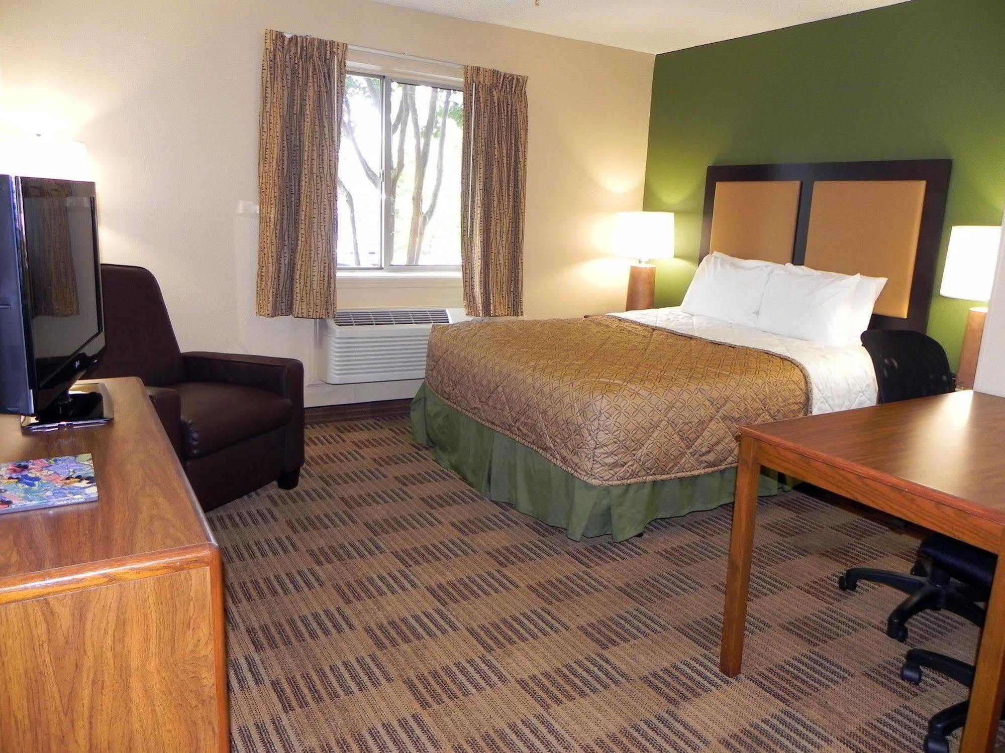 Extended Stay America Select Suites - Charlotte - University Place - E Mccullough Dr Zewnętrze zdjęcie